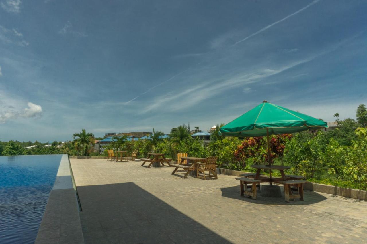 Reddoorz @ Tambolaka Sumba Hotel Lokokaki Exterior photo
