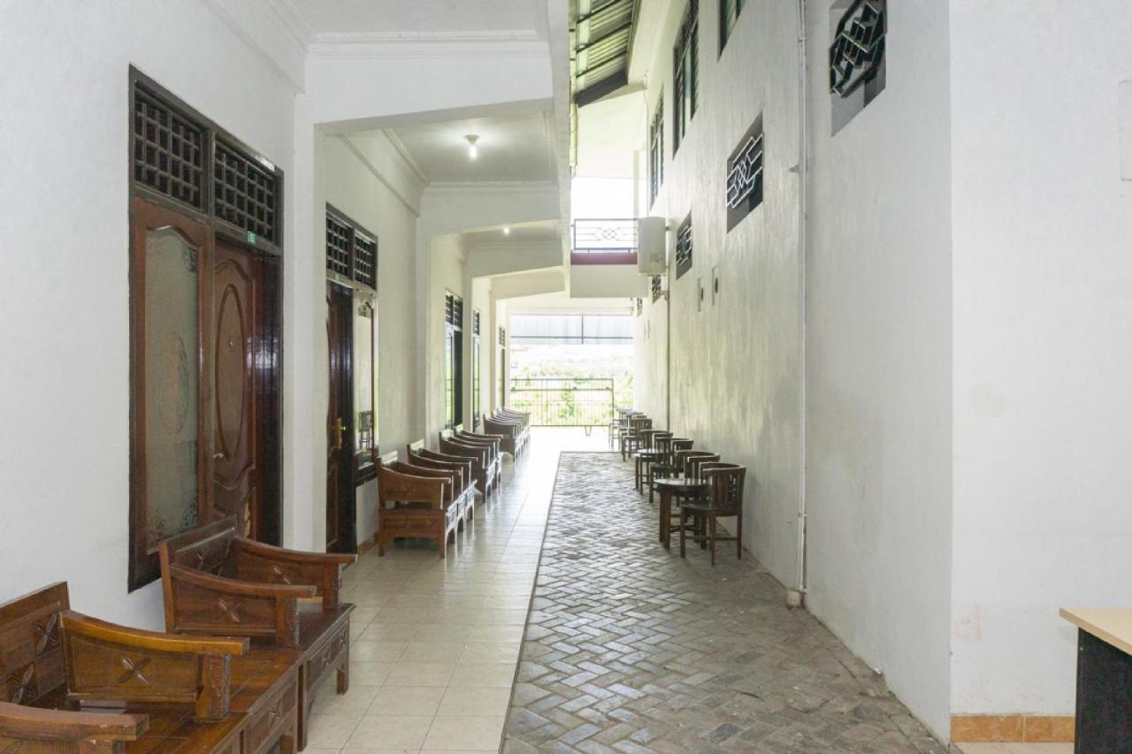Reddoorz @ Tambolaka Sumba Hotel Lokokaki Exterior photo